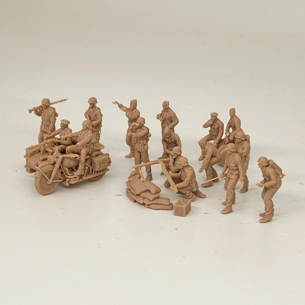1/72 Scale German Panzergrenadier Combat Group Resin Figure Set (16 Figures) - Tiger Tank Support & Wargaming