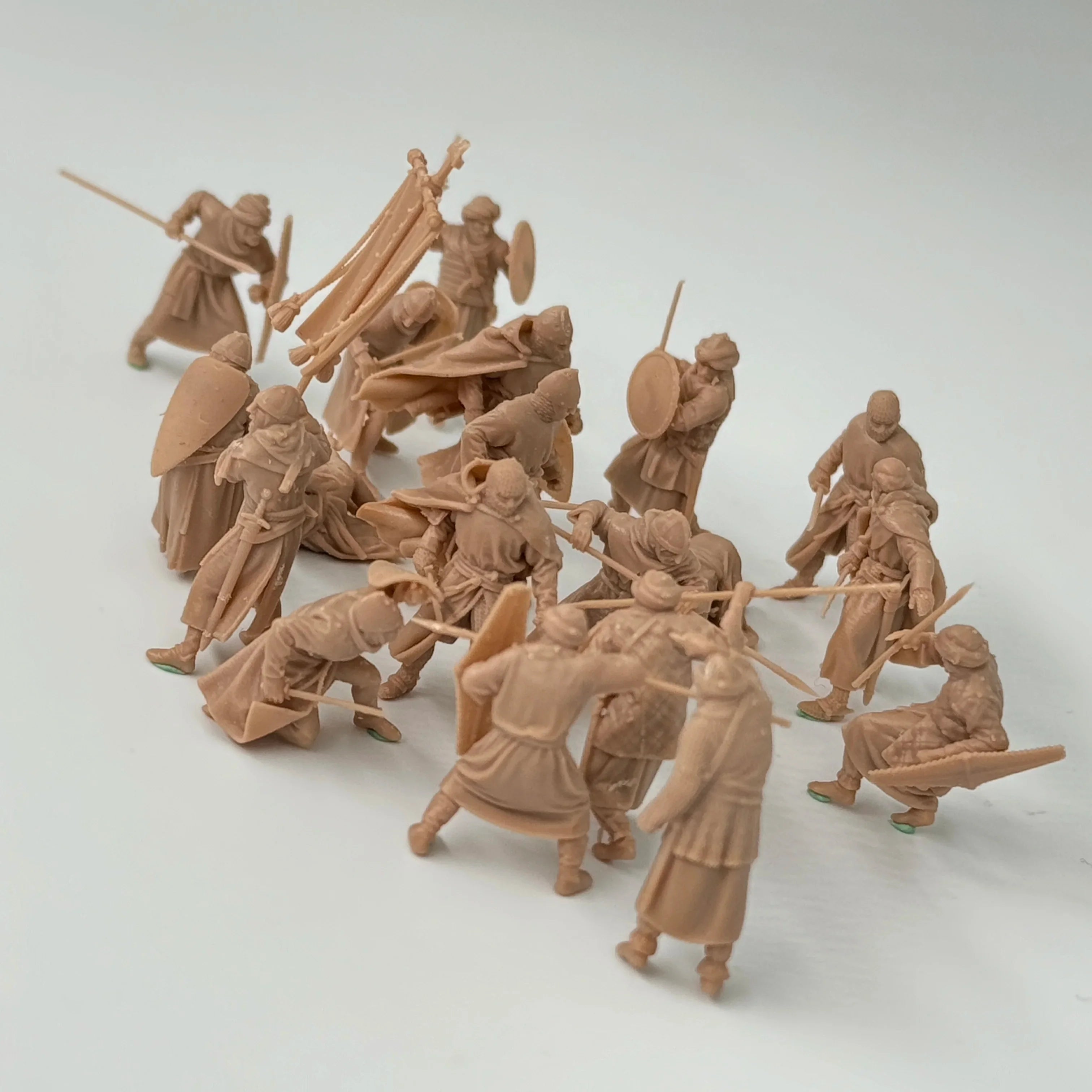 1/72 Scale Medieval Infantry Battle Scene Resin Figure Set (16+ Figures) - Aralcos / Tabletop Miniature