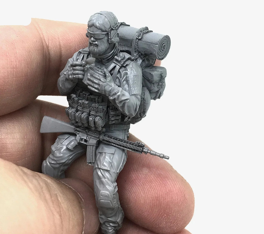1/35 US Navy SEAL Resin Kit | Soldier Resting & Eating Diorama Figure