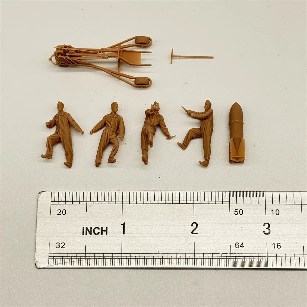 1/48 & 1/72 Scale WWII German Air Force Ground Crew Bomb Loading Team Resin Set (4 Figures) - Luftwaffe Diorama