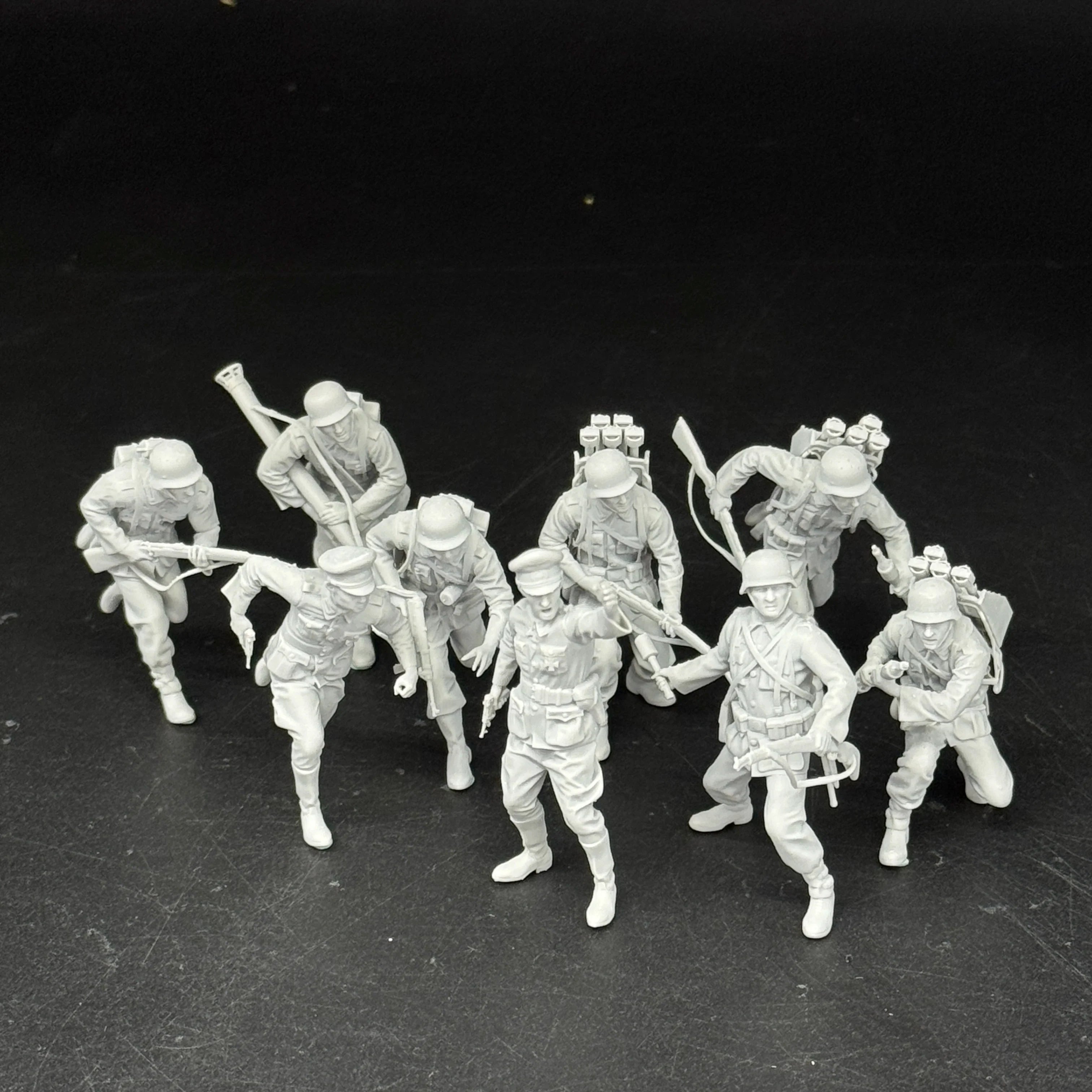 1/35 German Charging Soldiers & Officers (9 Fig) Resin Kit | Assault Scene