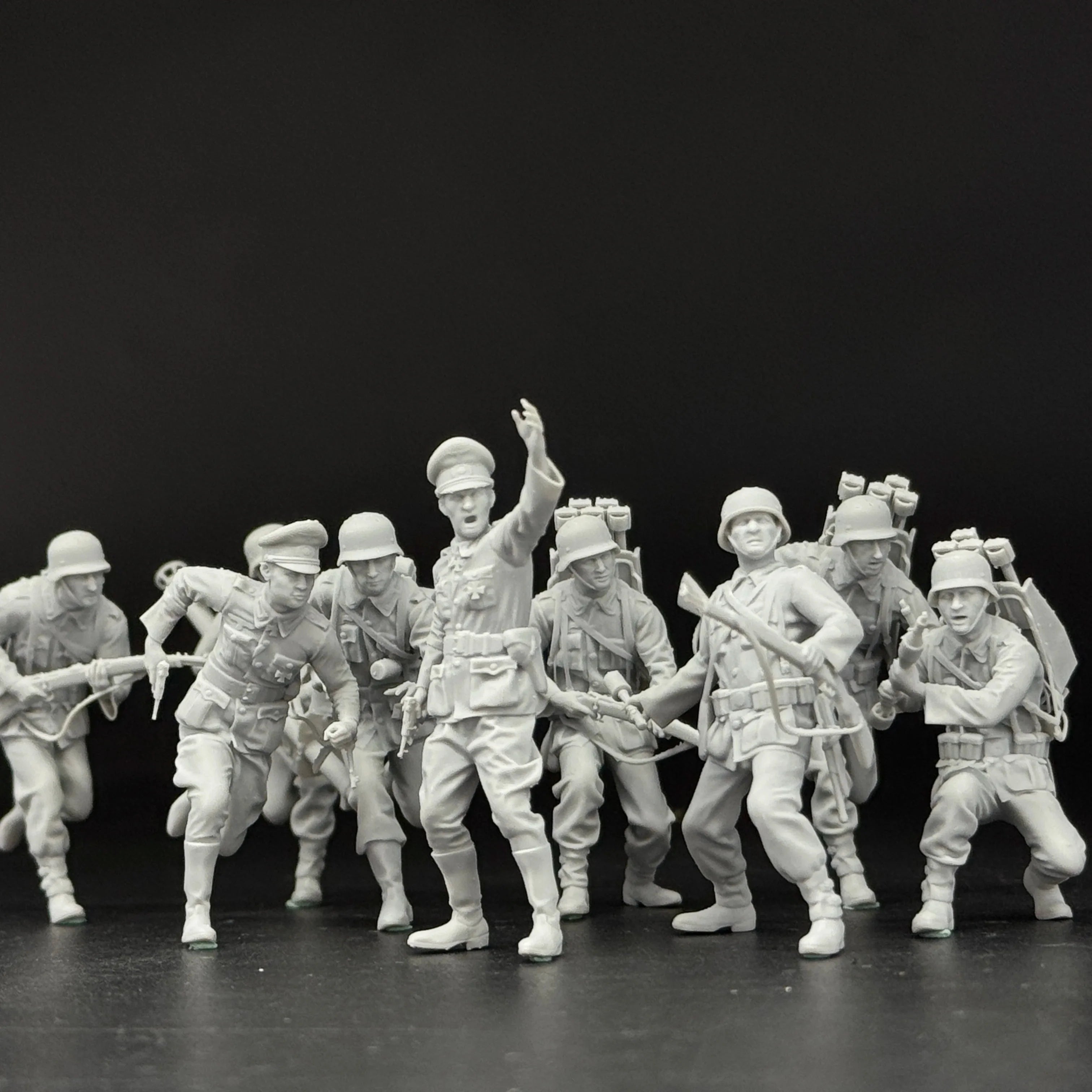 1/35 German Charging Soldiers & Officers (9 Fig) Resin Kit | Assault Scene
