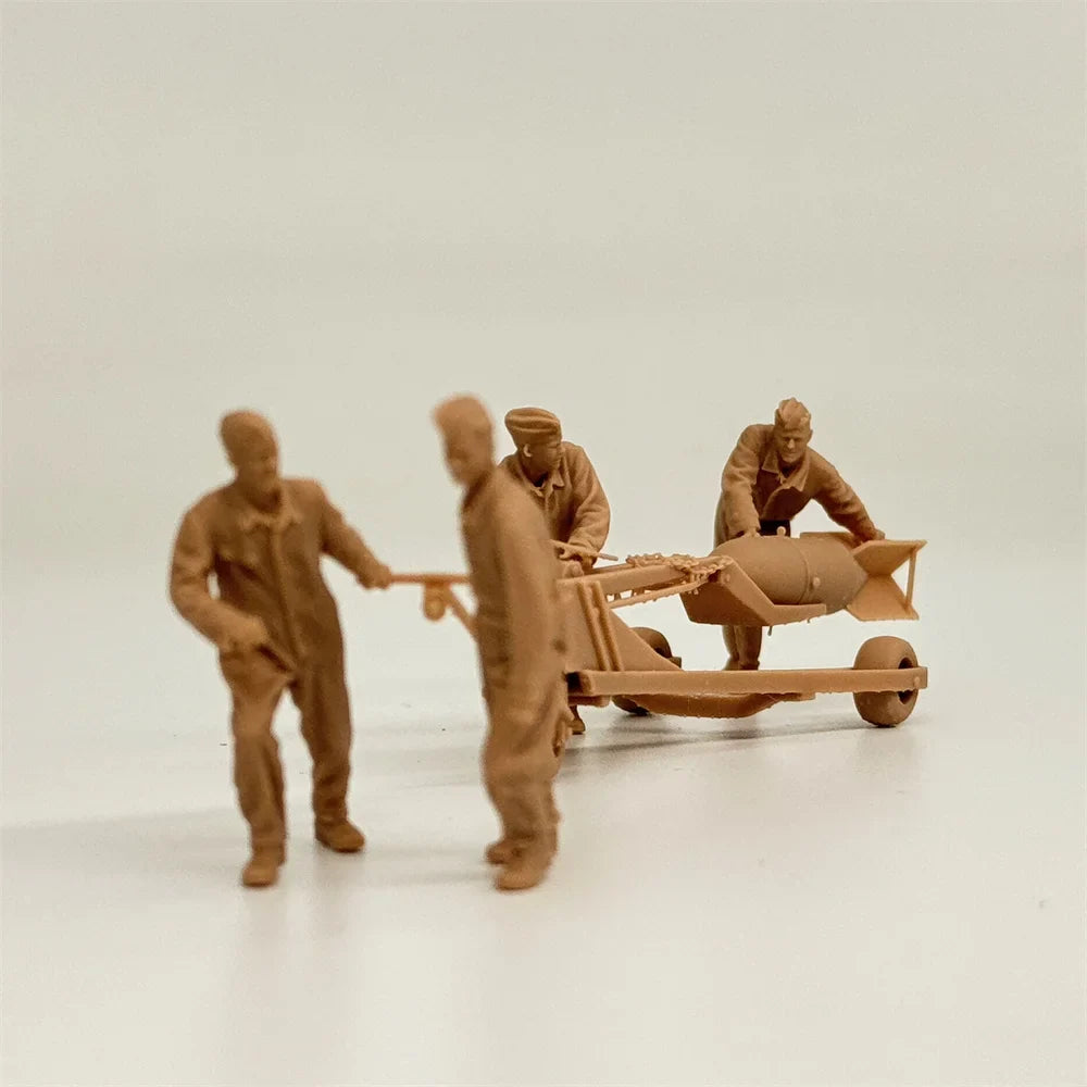 1/48 & 1/72 Scale WWII German Air Force Ground Crew Bomb Loading Team Resin Set (4 Figures) - Luftwaffe Diorama