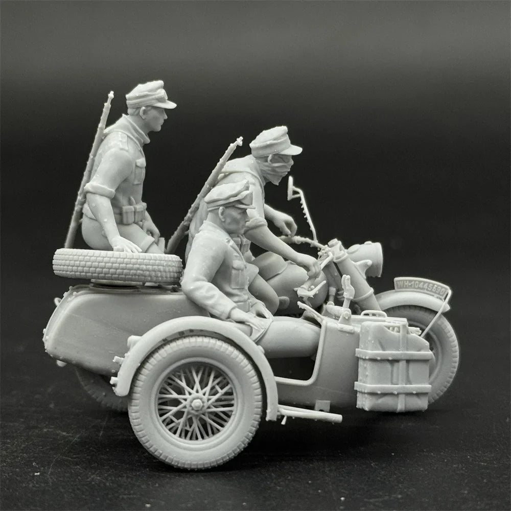 1/35 Scale WWII German Army Motorcycle Sidecar Crew