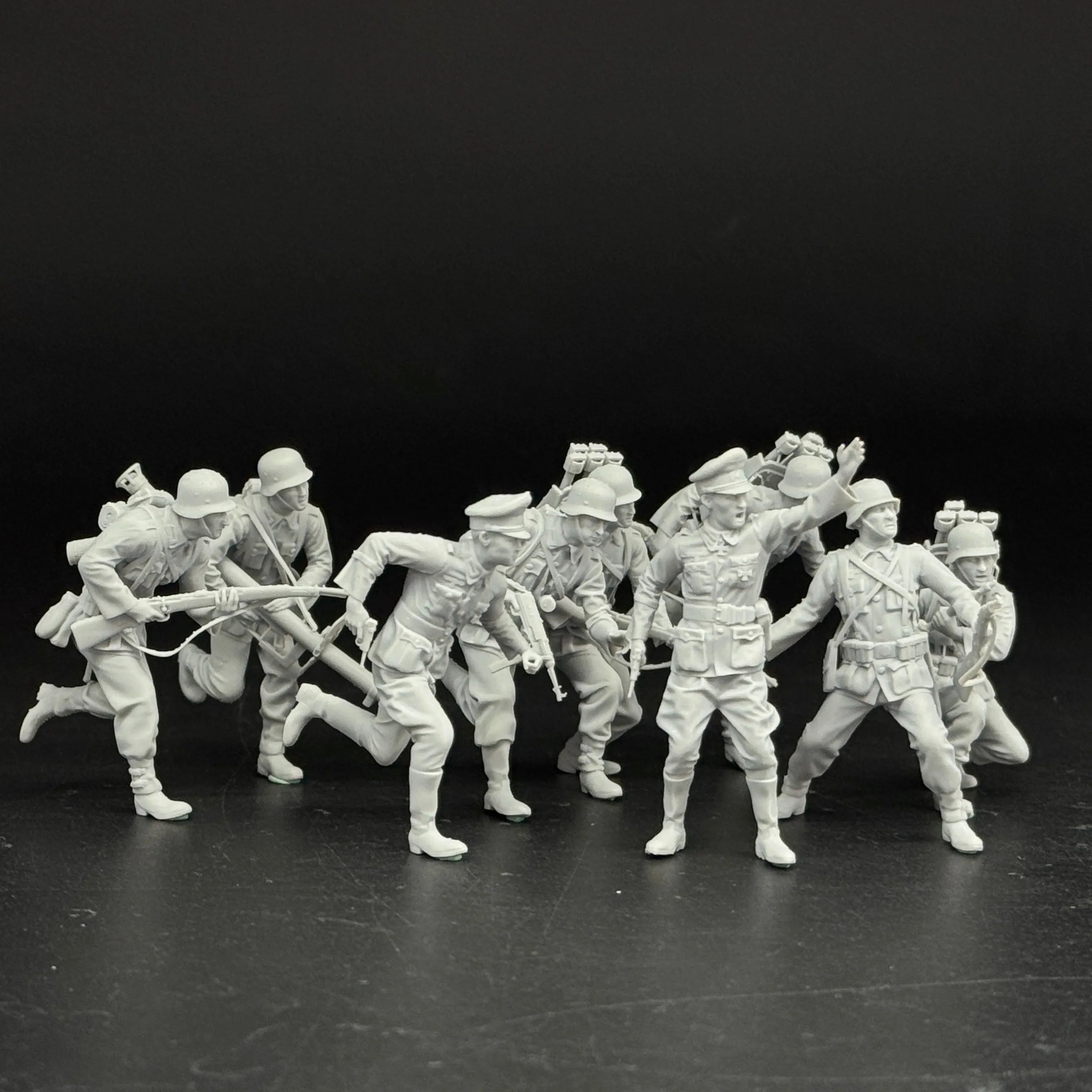 1/35 German Charging Soldiers & Officers (9 Fig) Resin Kit | Assault Scene