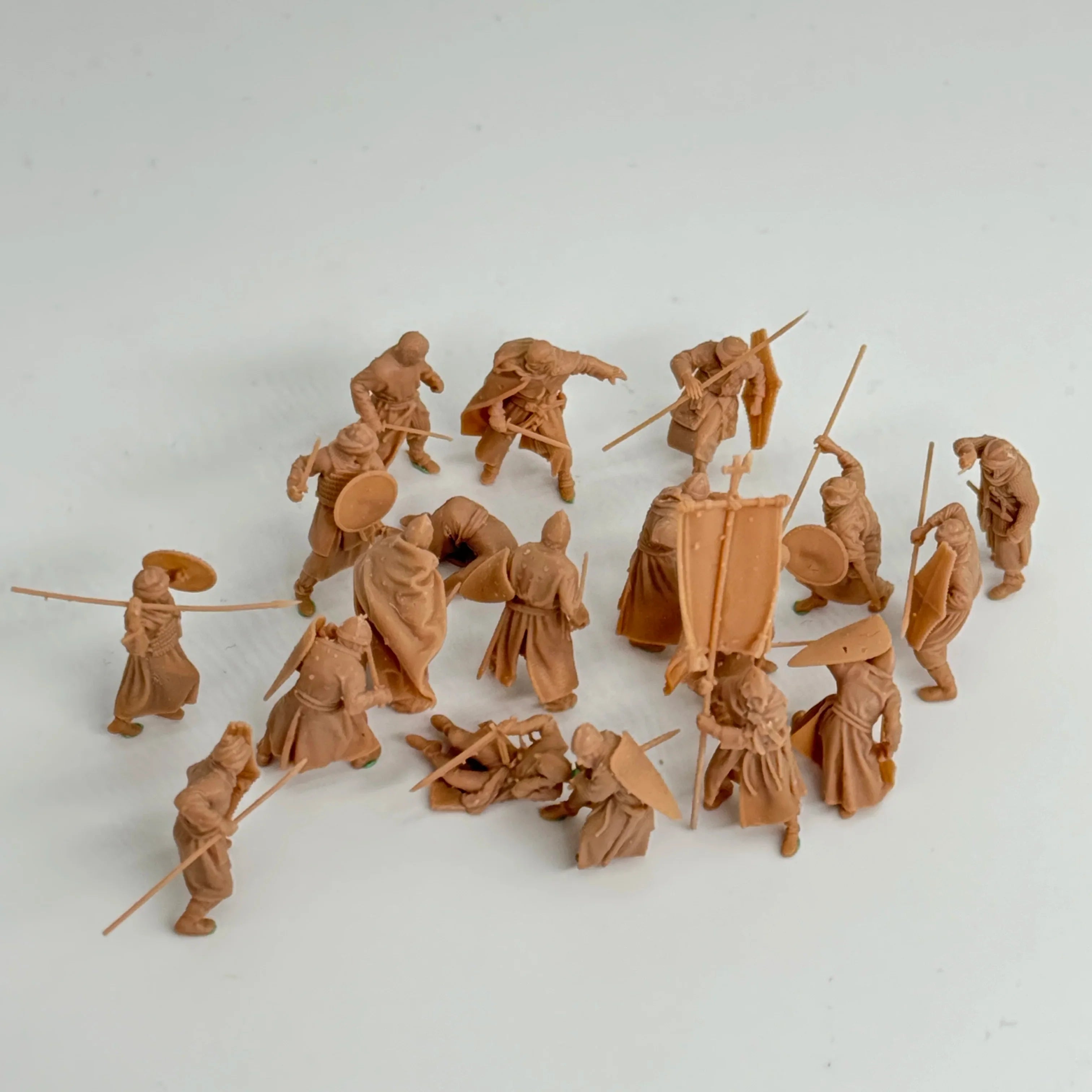 1/72 Scale Medieval Infantry Battle Scene Resin Figure Set (16+ Figures) - Aralcos / Tabletop Miniature