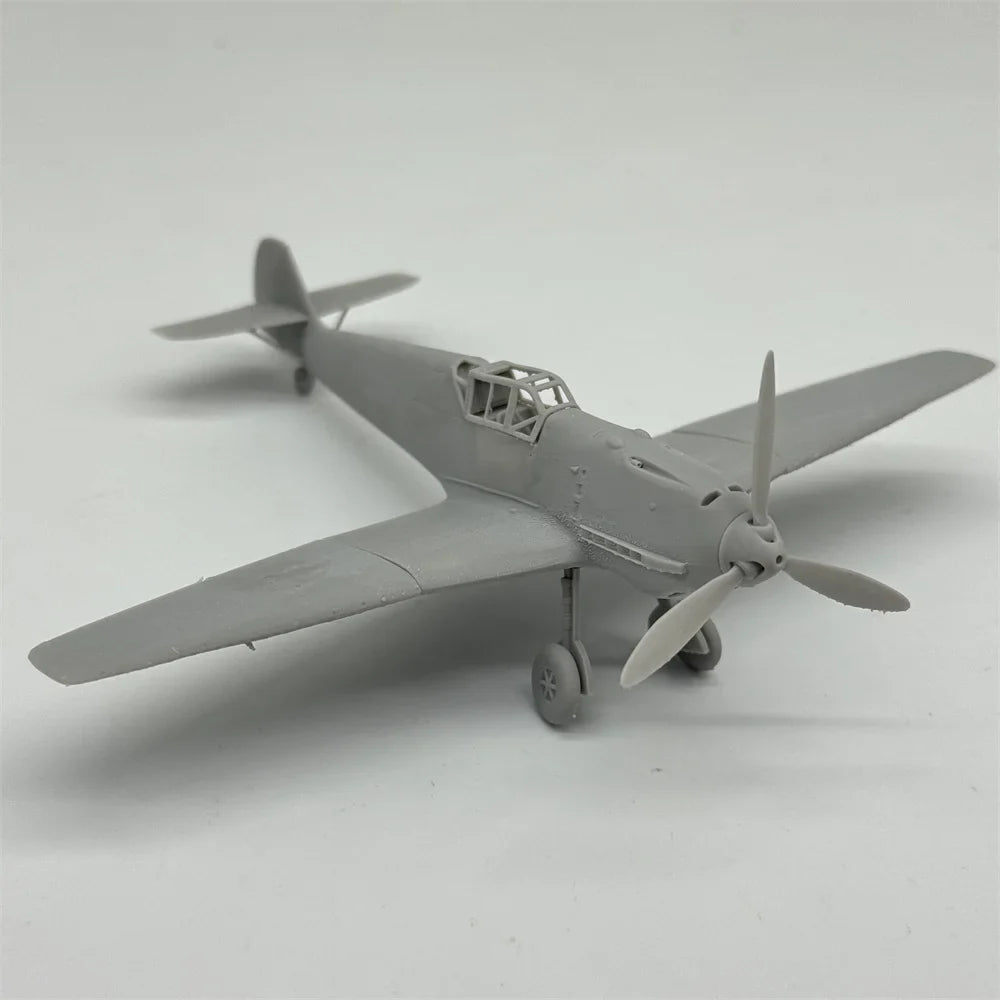 1/72 Scale WWII Pin-Up / Poster Girl Resin Figure Set - Airfield Diorama & Nose Art Miniature