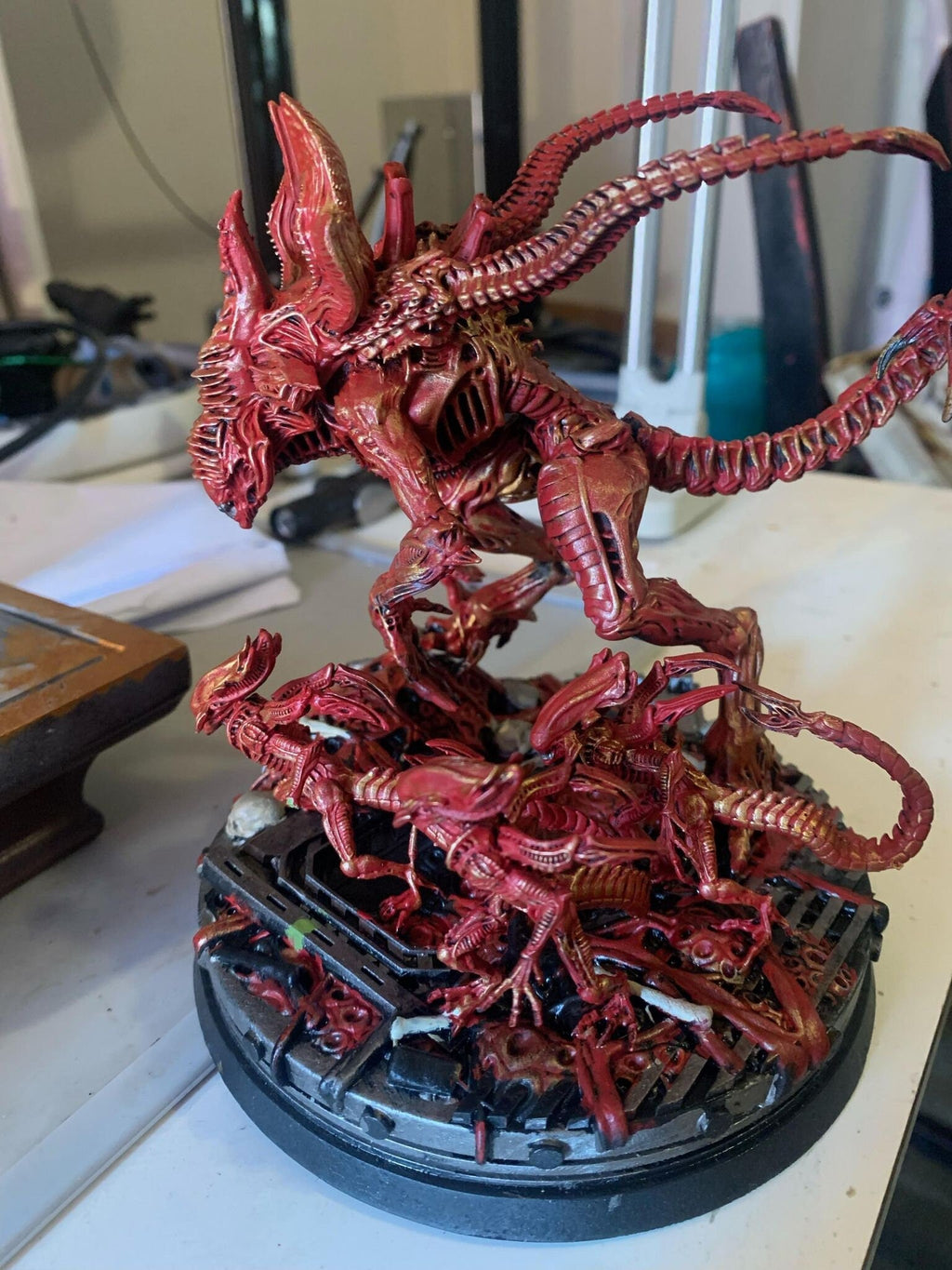 Aliens Vs Humans Liberated Gigerian Royal King with Guardians, Papsikels, Resin Miniature