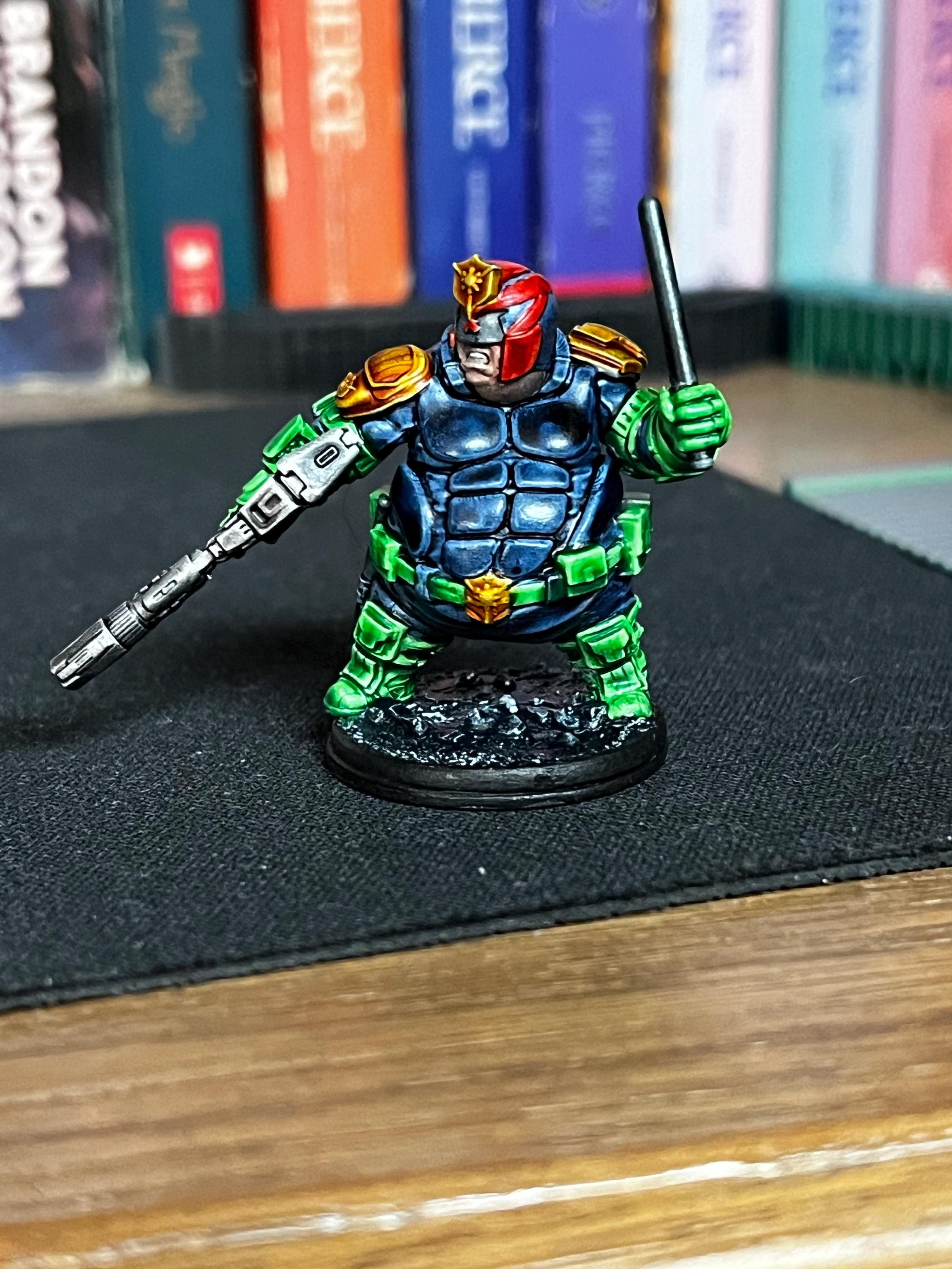 Cyberpunk Law Upholder 8xl Karding Miniature - 32mm RPG Figurine for Tabletop Gaming