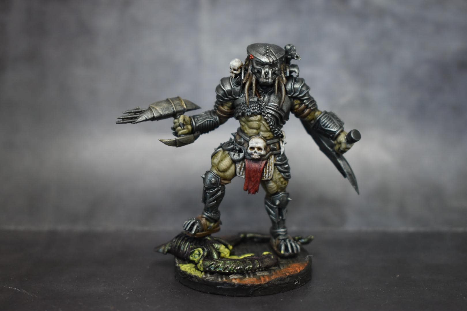 Apex Skull Hunter Scarface Miniature: Resin 32mm Tabletop Figurine with Dead Alien Base - TTRPG Predator