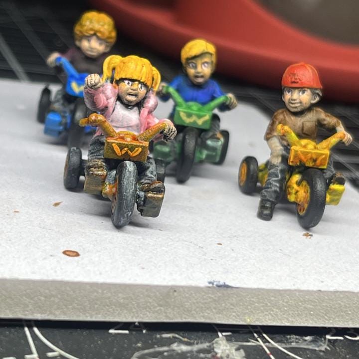 Sci-Fi Colonial Kids 32mm Miniatures for Tabletop RPGs - Alien vs. Human Marines Figures