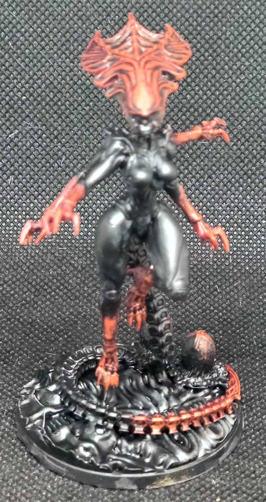 Xenomorph Queen Succubus Miniature: 32mm Gigerian Papsikels Figure for RPG, Alien-Inspired Tabletop Gaming