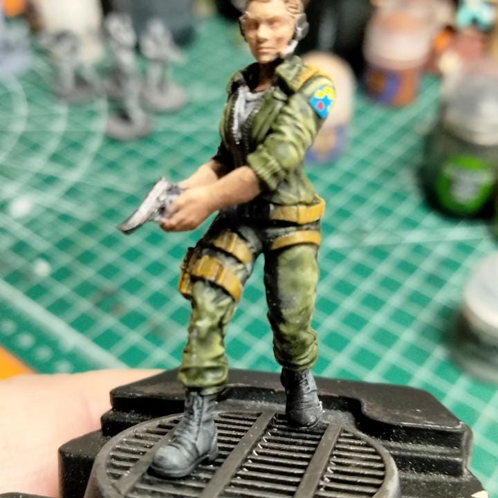 Anita Chezcova: 32mm Colonial Marine Pilot Miniature - Aliens vs Humans Sci-Fi Tabletop Gaming Figure