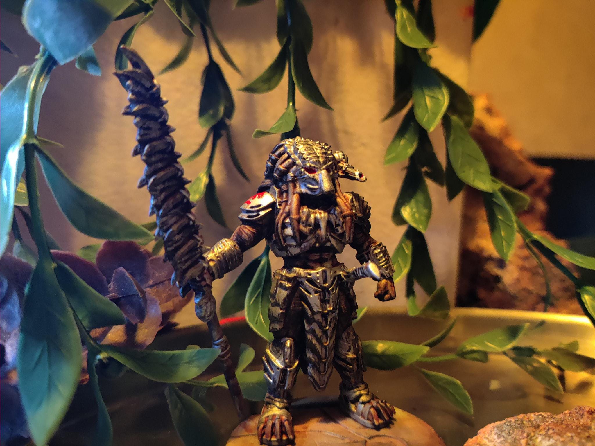 Elder Skull Hunter Respirador Miniature - 32mm Tabletop Resin Figure for RPG, Predator-Inspired Clan