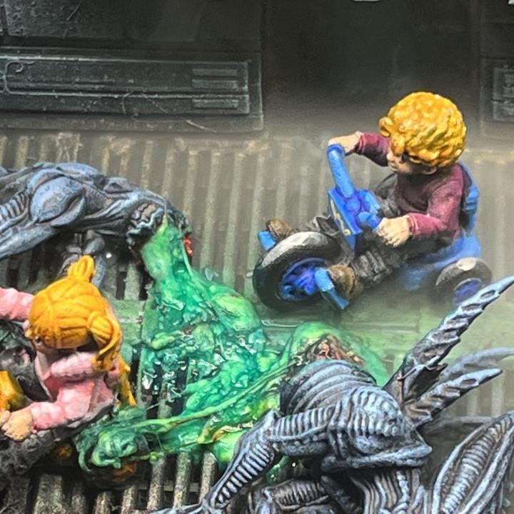 Sci-Fi Colonial Kids 32mm Miniatures for Tabletop RPGs - Alien vs. Human Marines Figures