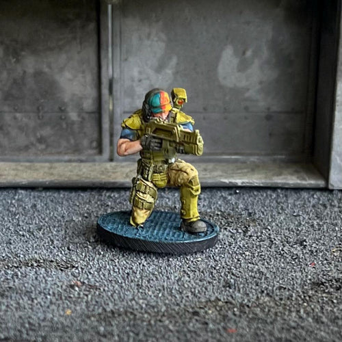 32mm Aliens vs Humans Colonial Marine Pvt Chris Lo Miniature Figure for RPG and Tabletop Gaming
