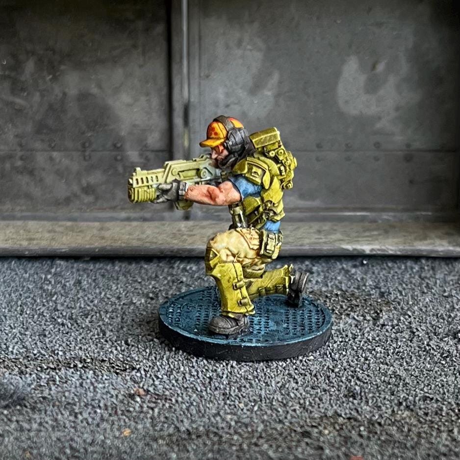 32mm Aliens vs Humans Colonial Marine Pvt Chris Lo Miniature Figure for RPG and Tabletop Gaming