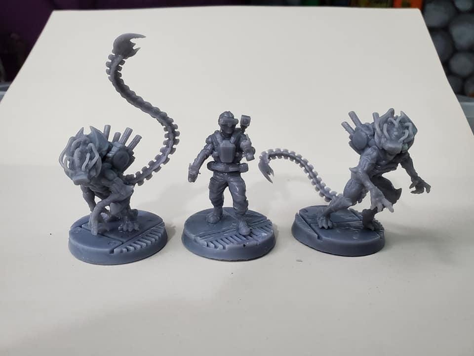 Hudson Wong: Colonial Marine Xeno Handler - 32mm Aliens vs Humans Miniature by Papsikels