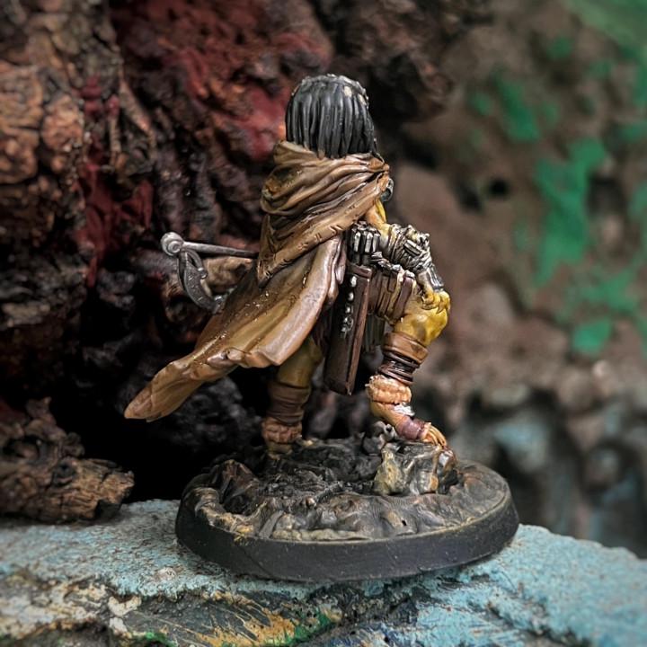 Widow Skull Hunter Ashili: 32mm Resin Miniature for One Page Rules Tabletop RPG Army